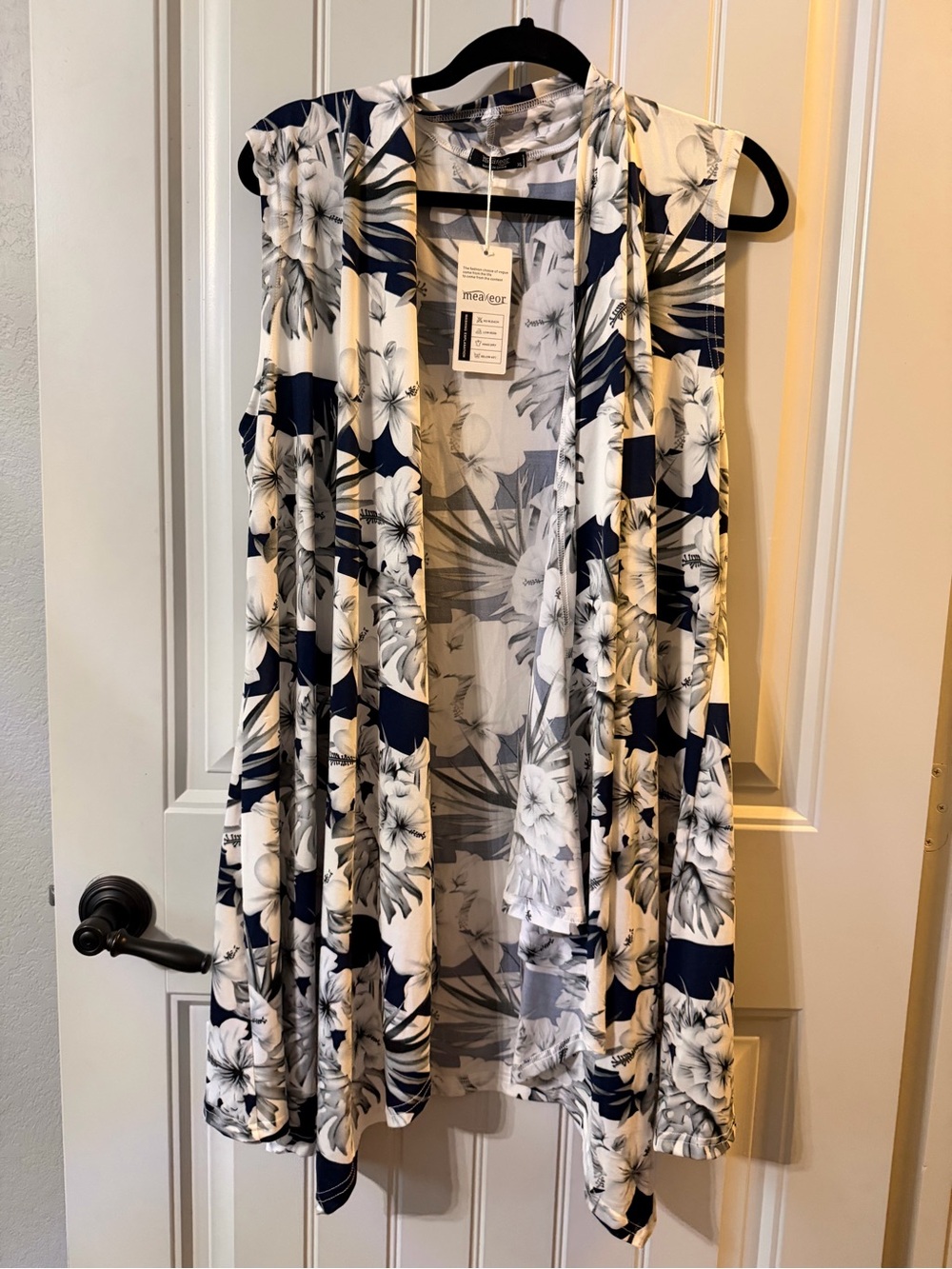 Sleeveless Floral Open-Front Cardigan Vest in Navy and White